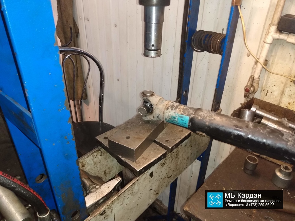 Замена крестовины на кардане KIA Sportage